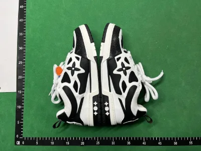 SU’s new Traine sneakers in the latest colorway, sporty style, ph1-cnf — Sneakers — photo 2